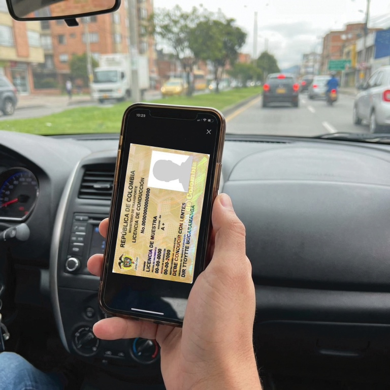 Conductores en Colombia ya pueden llevar su licencia en el celular: así se obtiene la versión digital en 2026