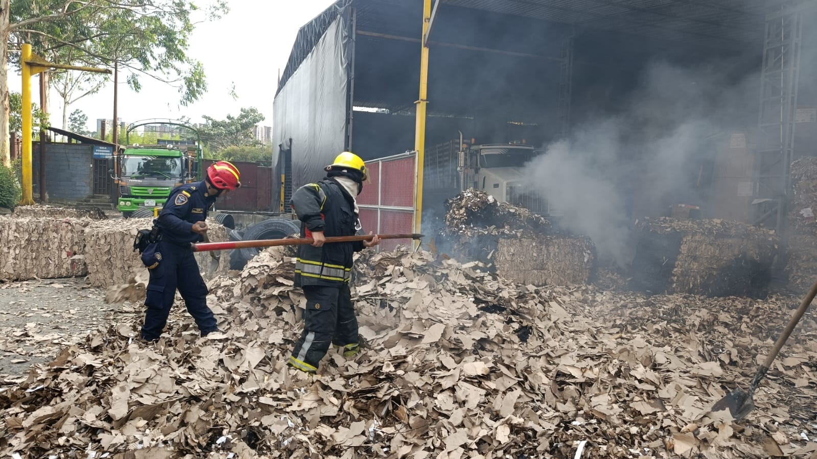 Incendio estructural en La Tablaza está bajo control en un 90%